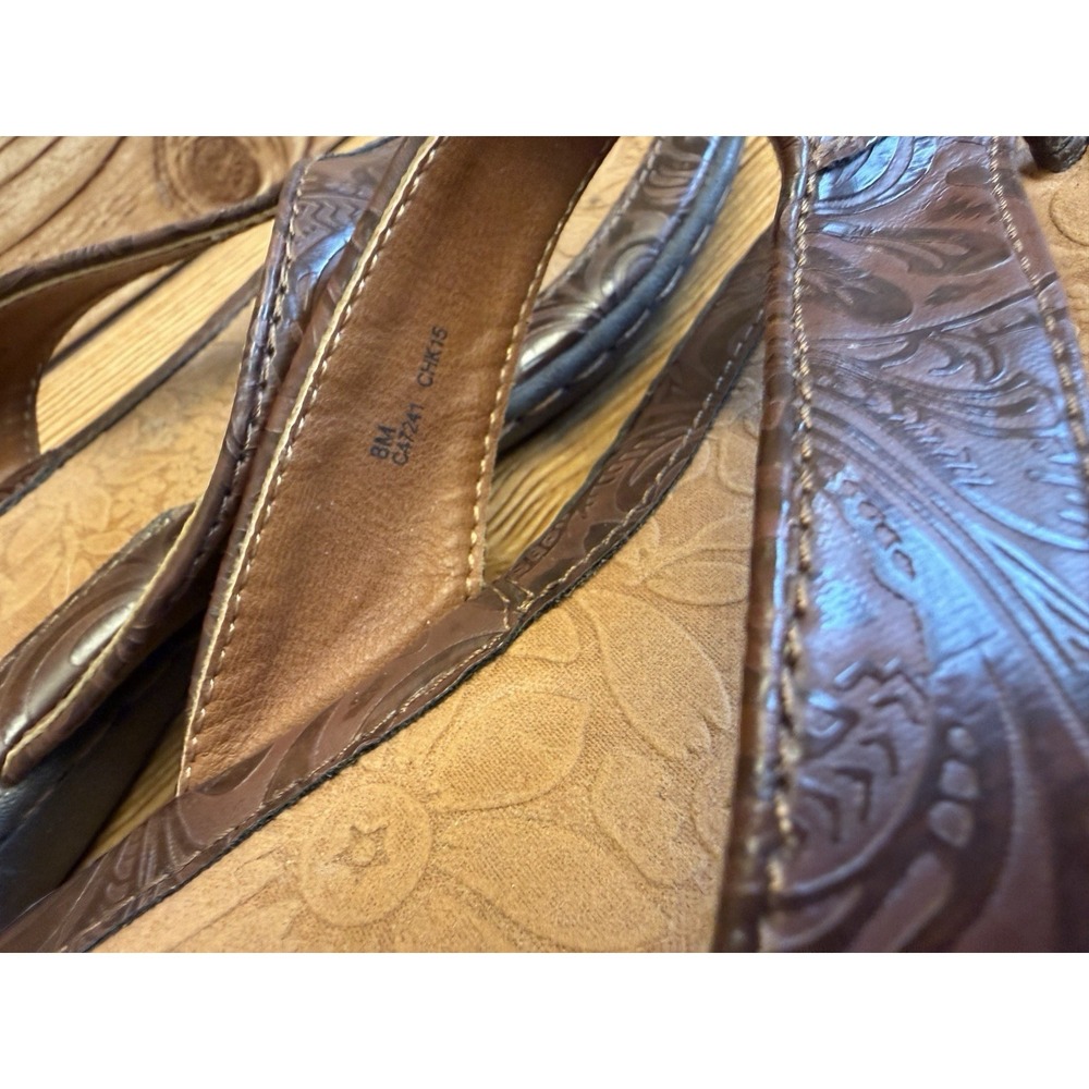 b.o.c. Born Concept Brown Floral Embossed Thong Sandals Women's Sz 8 - Picture 8 of 9